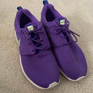 Nike lightweight sneakers